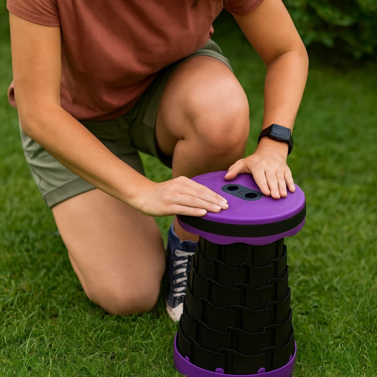 Banco plegable telescopico resistente portatil 44x25 cm ajustable hasta 300 kg ideal para camping, pesca y actividades al aire libre COLOR VIOLETA