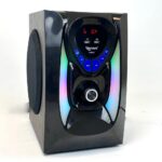 subwoofer de costado con luces prendidas