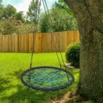 Hamaca Columpio colgada en jardin